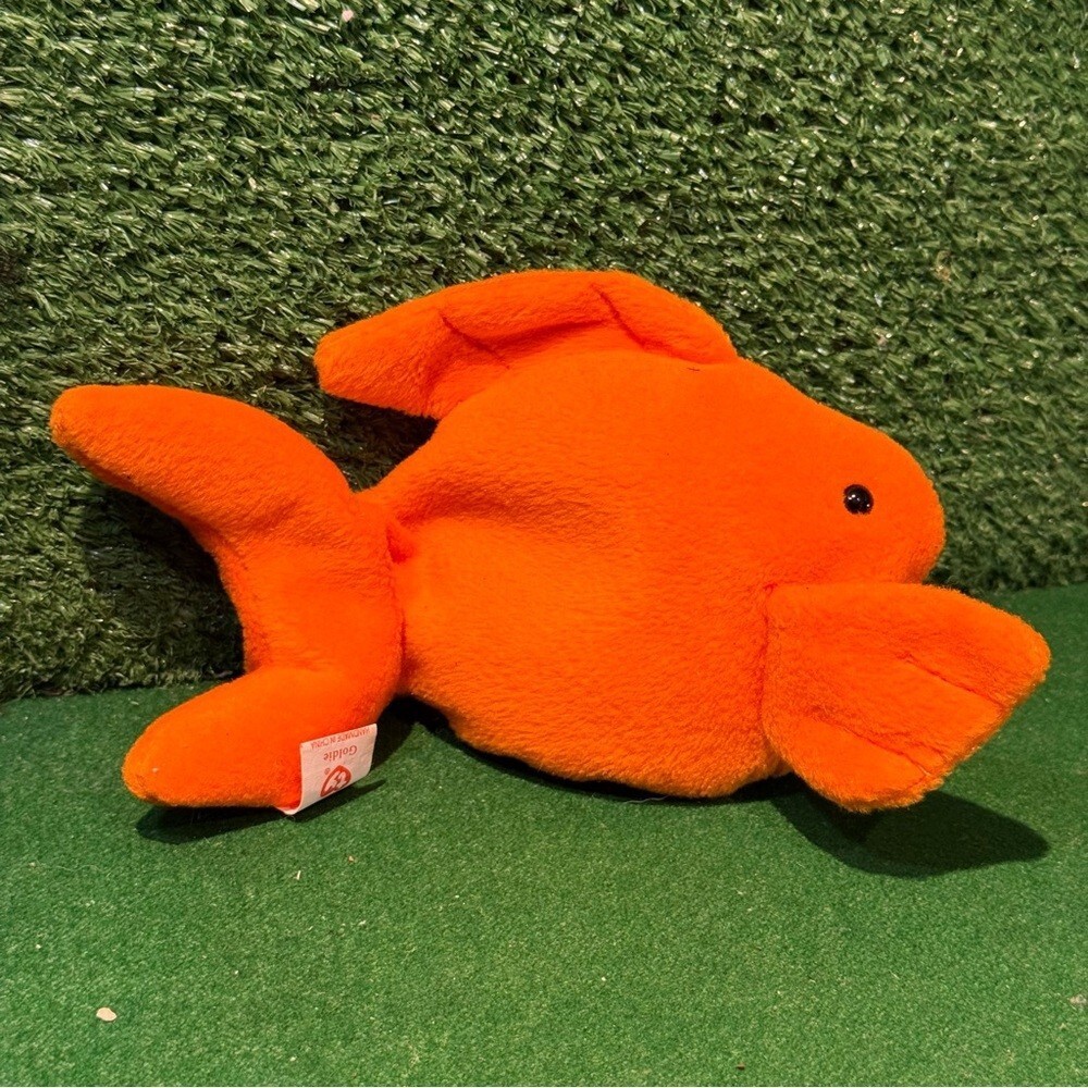 Ty Beanie Baby "Goldie" the Goldfish plush toy‎